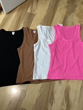 Gap Scoop Neck Tank